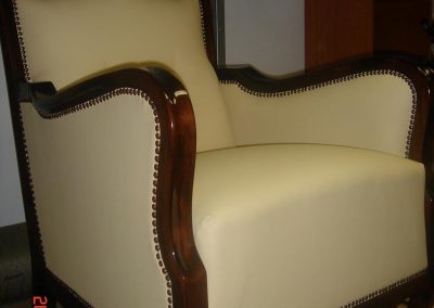 Krém színű fotel