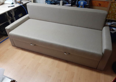 Szürke ágyazható kanapé